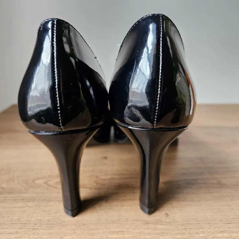 SOFT STYLE A HUSH PUPPIES COMPANY PATENT LEATHER PUMPS SIZE 9.5 WOMENS